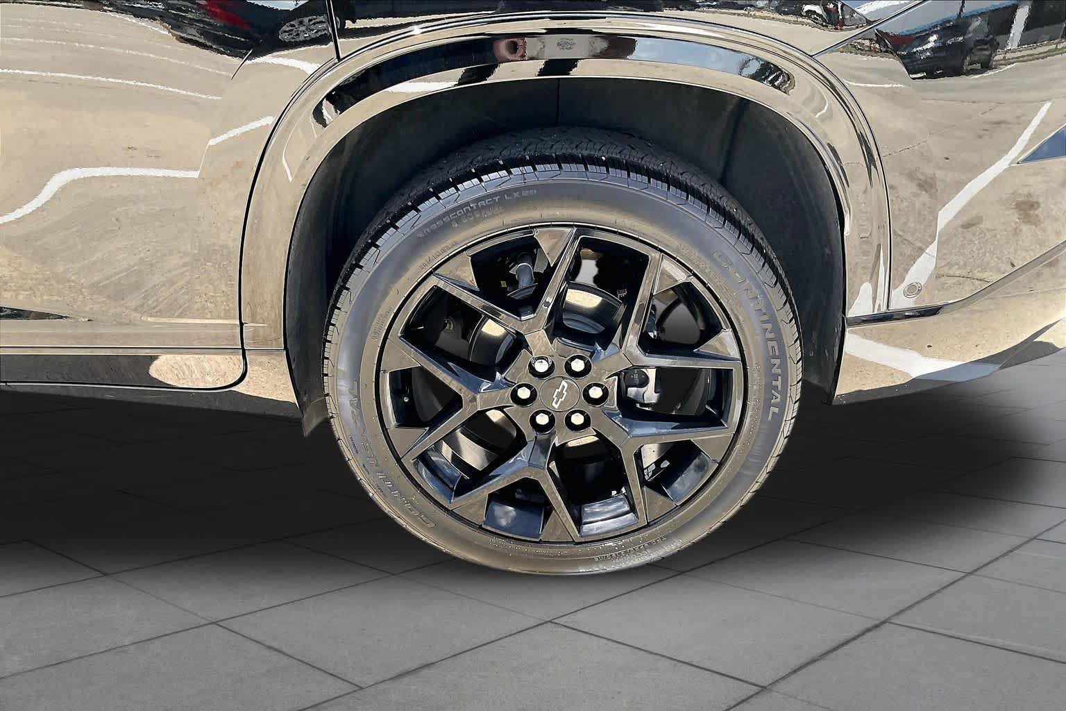 Used 2024 Chevrolet Traverse RS FWD image 11
