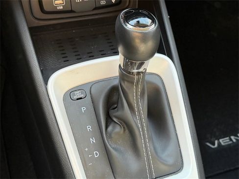 Used 2024 Hyundai Venue Limited image 18