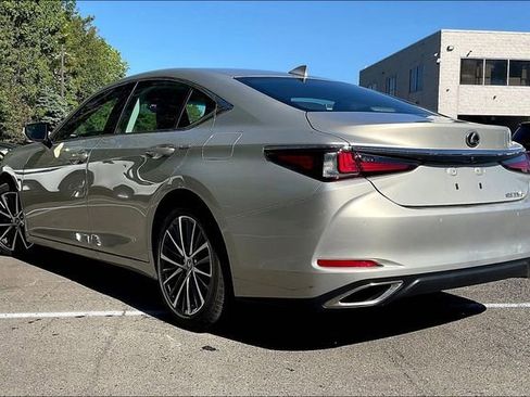 Used 2024 Lexus ES 350 w/ Premium Package FWD image 6