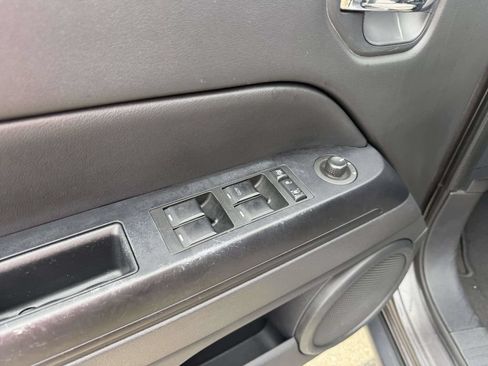Used 2015 Jeep Patriot Latitude AWD/4WD image 22