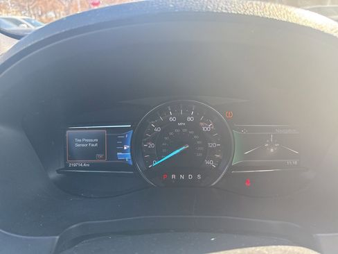 Used 2018 Ford Explorer XLT w/ Equipment Group 202A image 9