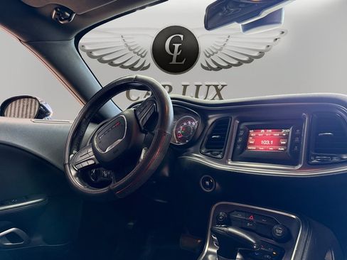 Used 2016 Dodge Challenger SXT RWD image 10