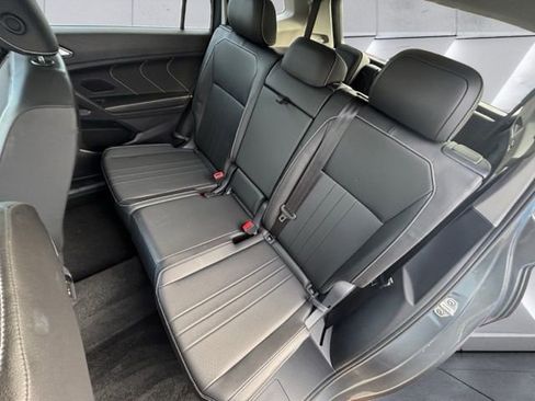 Used 2023 Volkswagen Tiguan SE w/ Panoramic Sunroof Package FWD image 19
