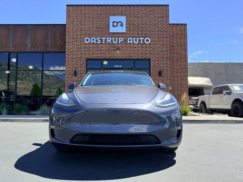 Used 2022 Tesla Model Y Long Range AWD/4WD image 2