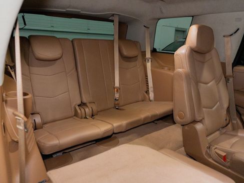 Used 2016 Cadillac Escalade Platinum AWD/4WD image 30