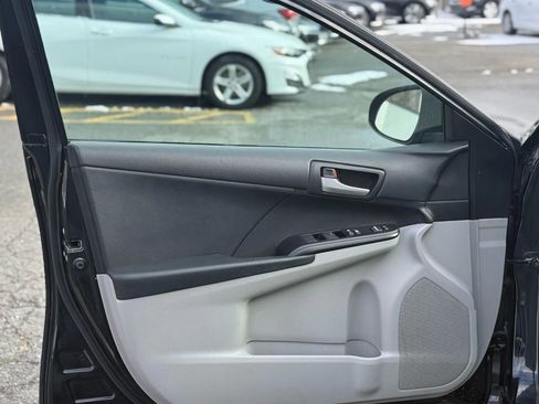 Used 2012 Toyota Camry L image 17