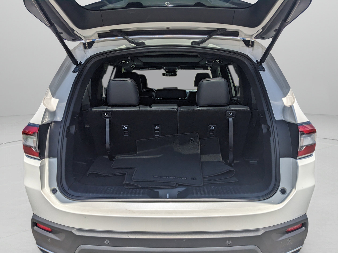 Used 2025 Honda Pilot Black Edition image 11