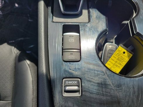 Used 2025 Nissan Rogue SV w/ SV Premium Package FWD image 32