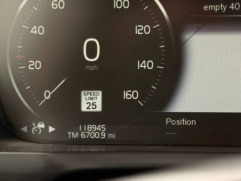 Used 2018 Volvo XC90 T6 Momentum w/ Convenience Package AWD/4WD image 11