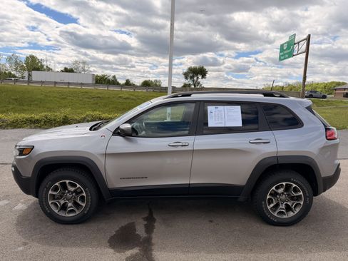Used 2020 Jeep Cherokee Trailhawk w/ Cold Weather Group AWD/4WD image 6