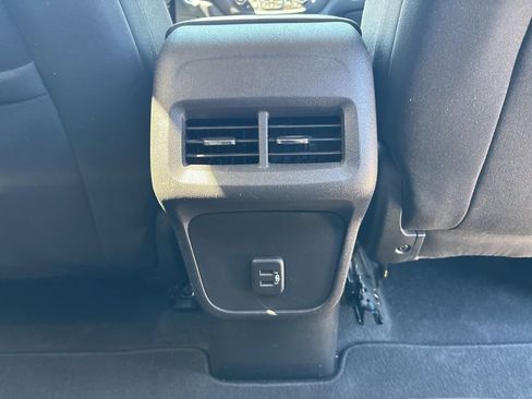 Used 2021 Chevrolet Equinox LT image 47