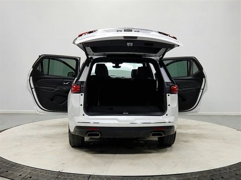 Used 2023 Chevrolet Traverse Premier image 14