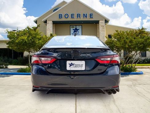 Used 2021 Toyota Camry SE w/ Convenience Package FWD image 4