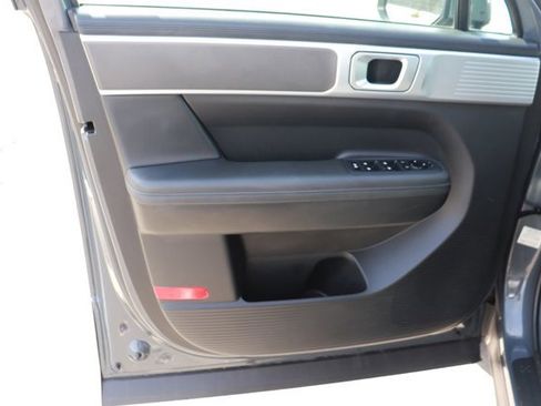 Used 2025 Hyundai Santa Fe SEL FWD image 8