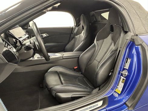 Used 2023 BMW Z4 M40i w/ Premium Package image 29