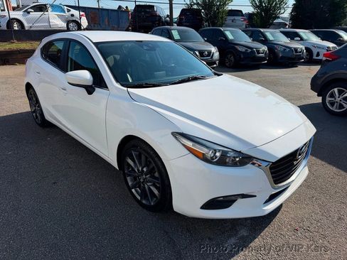 Used 2018 MAZDA MAZDA3 Touring FWD image 3