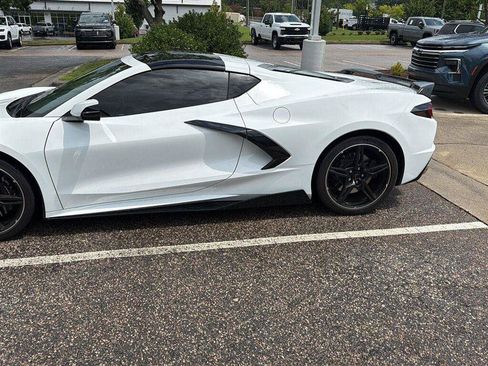 Used 2023 Chevrolet Corvette Stingray Coupe w/ Z51 Performance Package RWD image 10