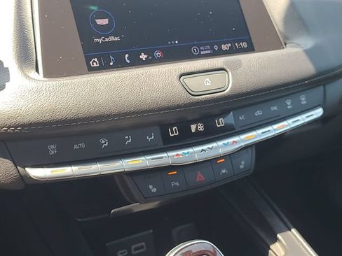 Used 2023 Cadillac XT4 Luxury w/ Cold Weather Package AWD/4WD image 21