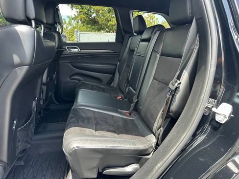 Used 2018 Jeep Grand Cherokee Altitude RWD image 9