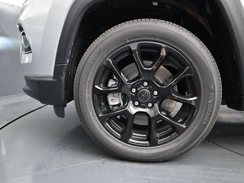 Used 2026 Jeep Compass Latitude AWD/4WD image 18