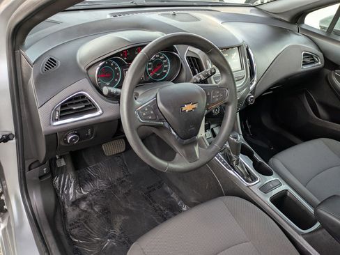 Used 2018 Chevrolet Cruze LT w/ RS Package image 12