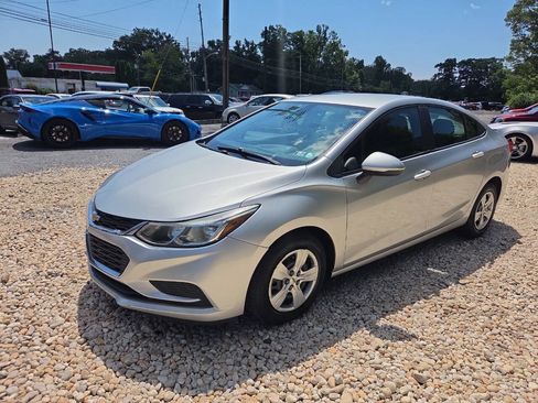 Used 2018 Chevrolet Cruze LS FWD image 2