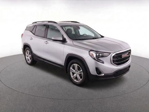 Used 2018 GMC Terrain SLE w/ Driver Convenience Package FWD image 2
