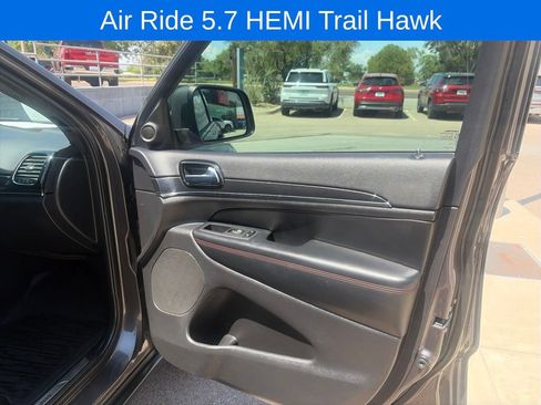 Used 2021 Jeep Grand Cherokee Trailhawk w/ Premium Lighting Group AWD/4WD image 25