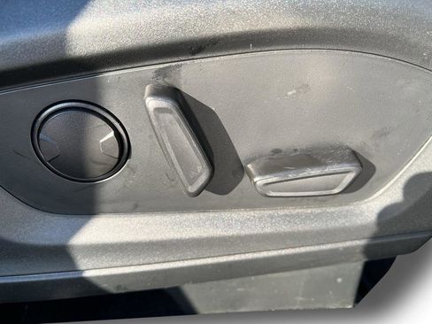 Used 2023 Ford Explorer XLT w/ Equipment Group 202A image 27