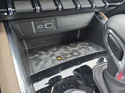 Used 2023 GMC Canyon Denali image 21