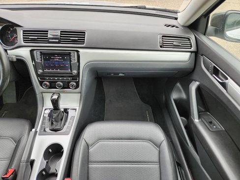 Used 2019 Volkswagen Passat 2.0T Wolfsburg w/ Wheels & Sunroof Package image 17