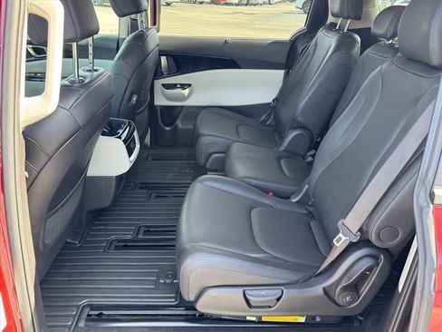 Used 2024 Kia Carnival EX FWD image 13