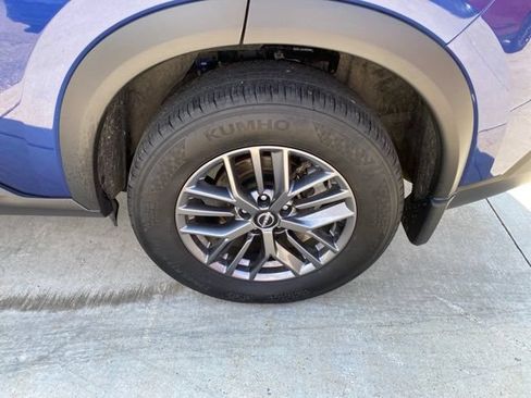 Used 2023 Nissan Rogue S AWD/4WD image 12