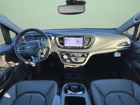 New 2026 Chrysler Pacifica Select image 24