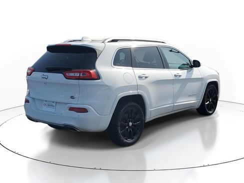 Used 2016 Jeep Cherokee Overland FWD image 4