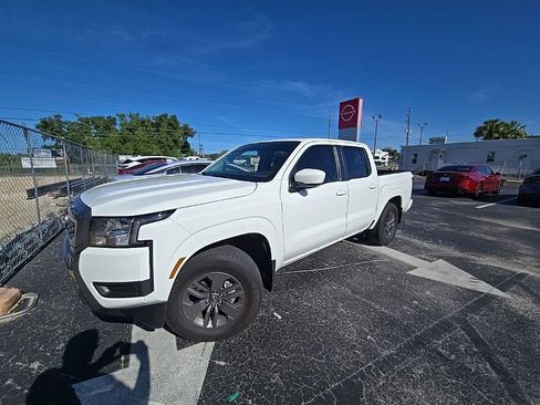 Used 2025 Nissan Frontier SV RWD image 2