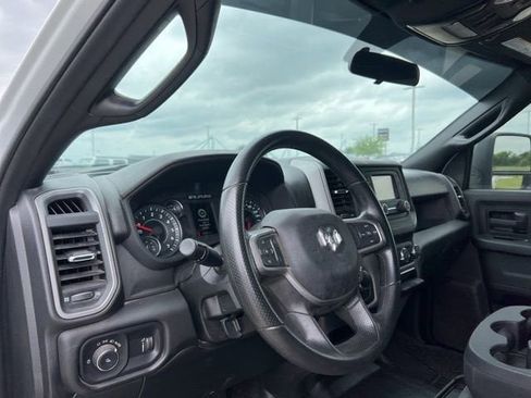 Used 2024 RAM 2500 Tradesman w/ Chrome Appearance Group AWD/4WD image 7