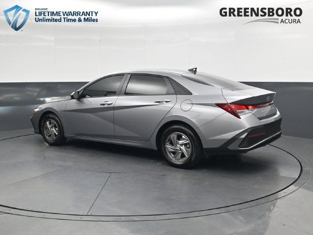 Used 2025 Hyundai Elantra SE FWD image 9