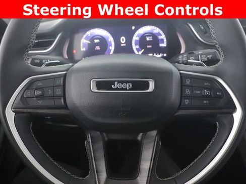 Used 2023 Jeep Grand Cherokee Limited w/ Black Appearance Package image 23