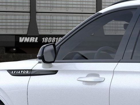 New 2026 Lincoln Aviator AWD w/ Jet Appearance Package image 20