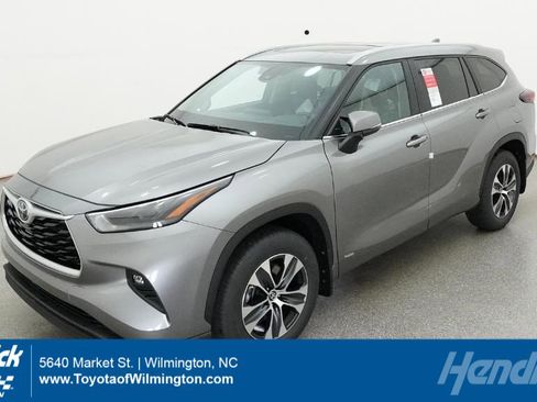 New 2026 Toyota Highlander XLE image 1