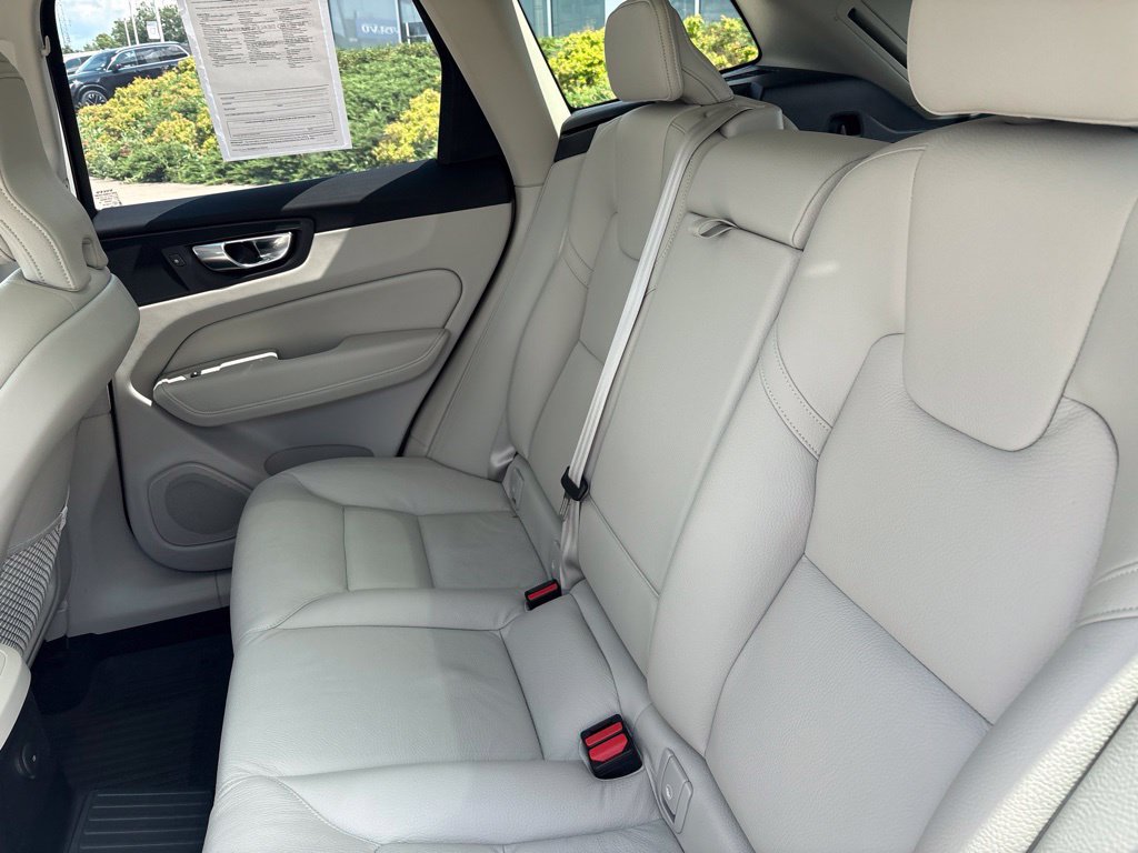 Certified 2025 Volvo XC60 T8 Plus w/ Protection Package Premier AWD/4WD image 32