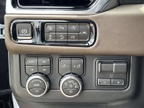 New 2026 GMC Yukon XL Denali Ultimate AWD/4WD image 19