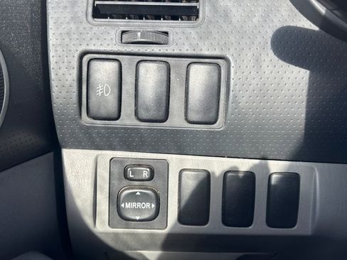 Used 2006 Toyota Tacoma PreRunner image 19