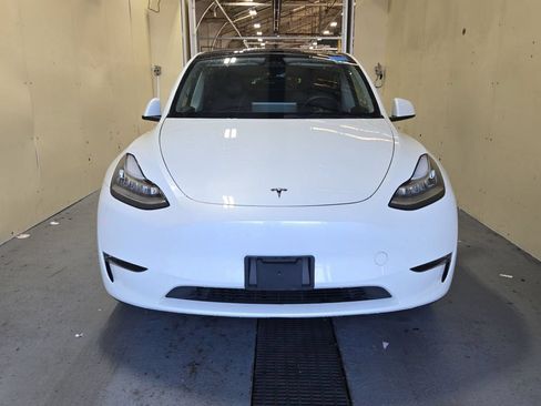Used 2023 Tesla Model Y Long Range AWD/4WD image 2