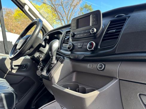 Used 2022 Ford Transit 250 Medium Roof AWD image 13