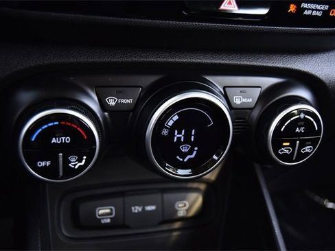 Used 2024 Hyundai Venue SEL image 15