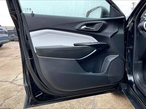 Used 2024 Chevrolet Trax LT image 17