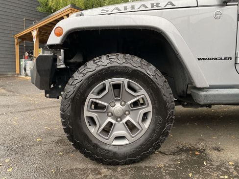 Used 2014 Jeep Wrangler Sahara AWD/4WD image 12