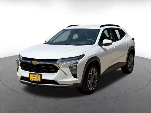Used 2025 Chevrolet Trax LT FWD image 7